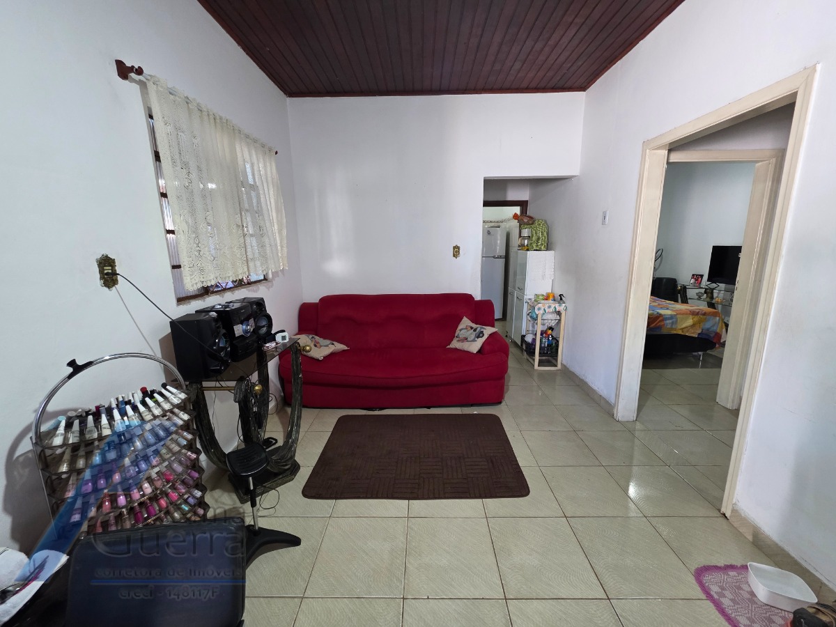 Ubatuba - Pereque açu - Casa com 02 dormitórios e ponto comercial a 100 metros do mar..