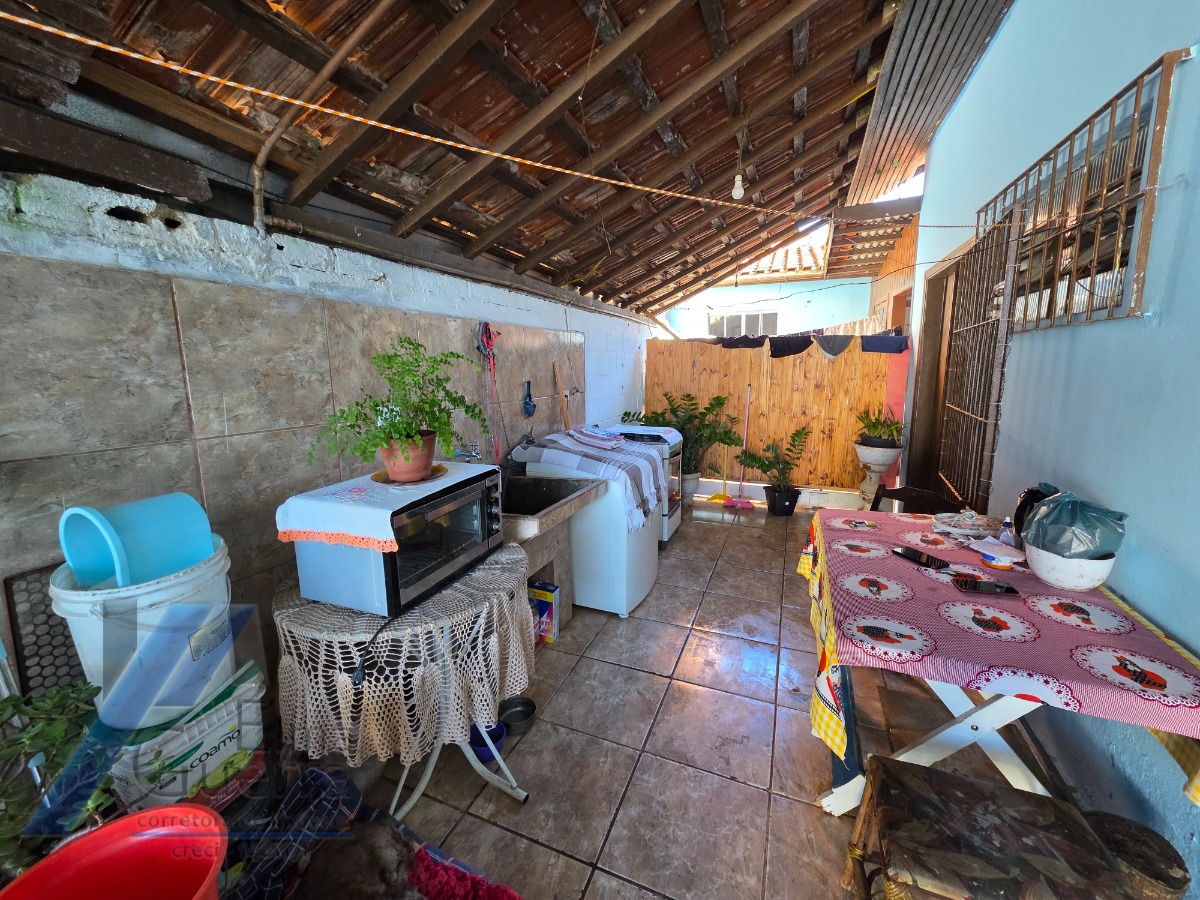 Ubatuba - Pereque açu - Casa com 02 dormitórios e ponto comercial a 100 metros do mar..