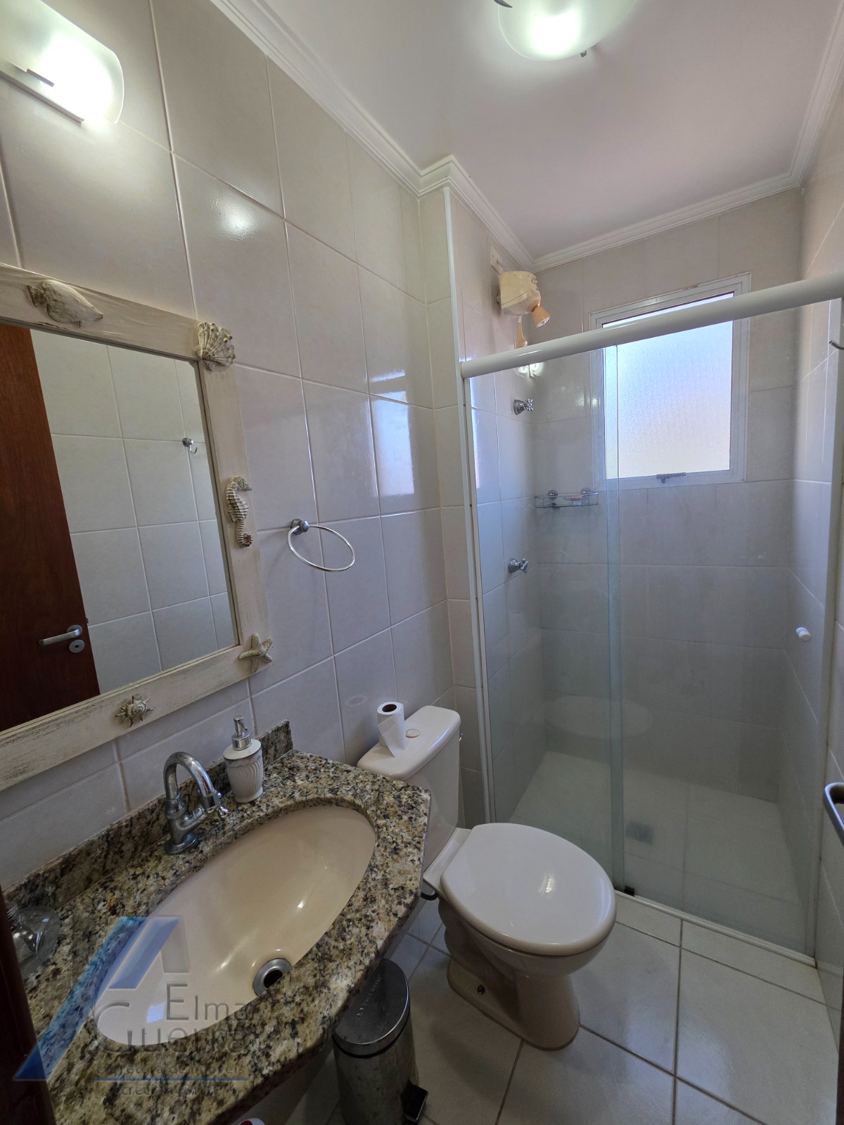 Ubatuba, Centro - Apartamento mobiliado com 2 dormitórios sendo 01 suíte e área de lazer.