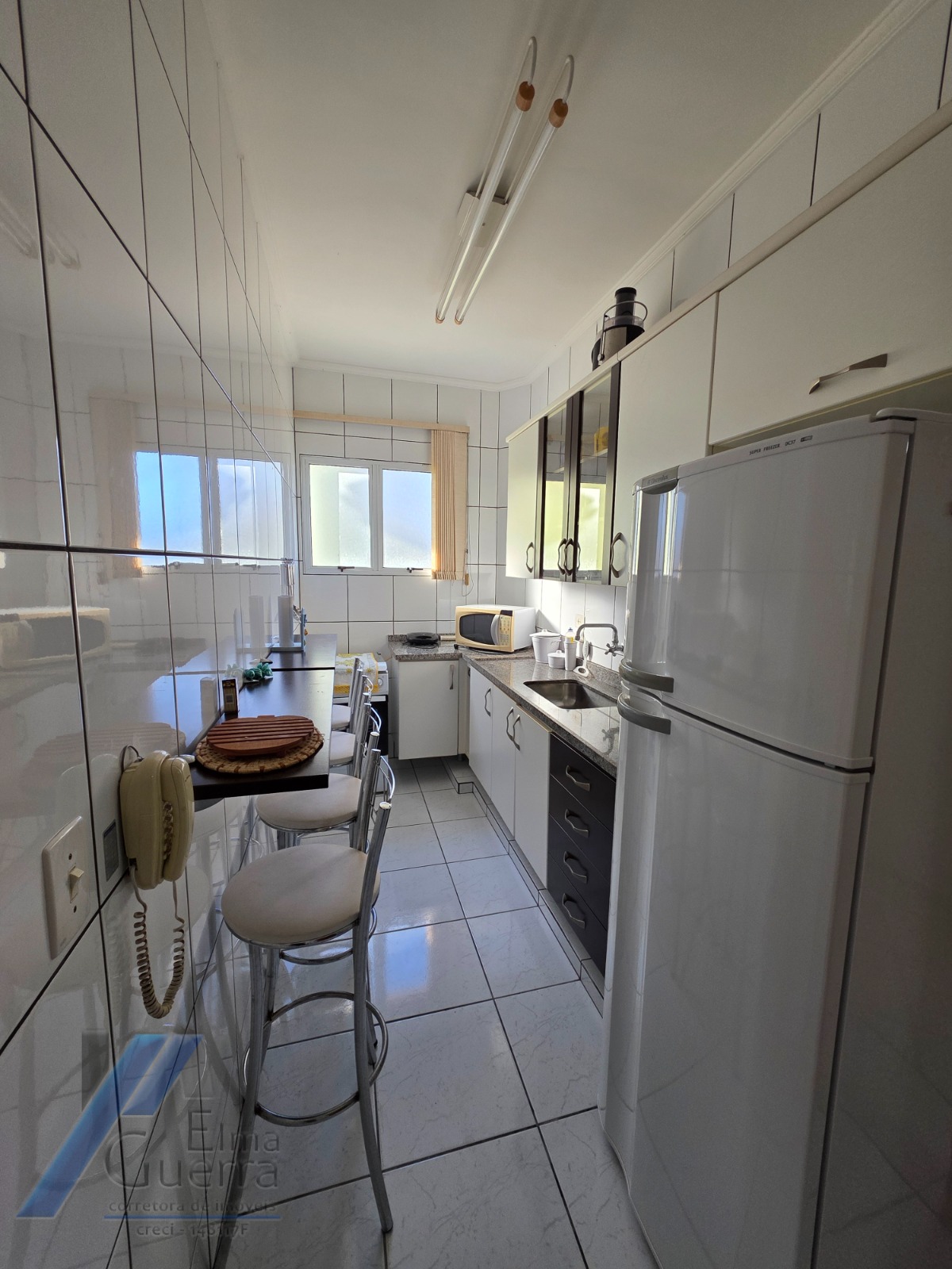 Ubatuba, Centro - Apartamento mobiliado com 2 dormitórios sendo 01 suíte e área de lazer.