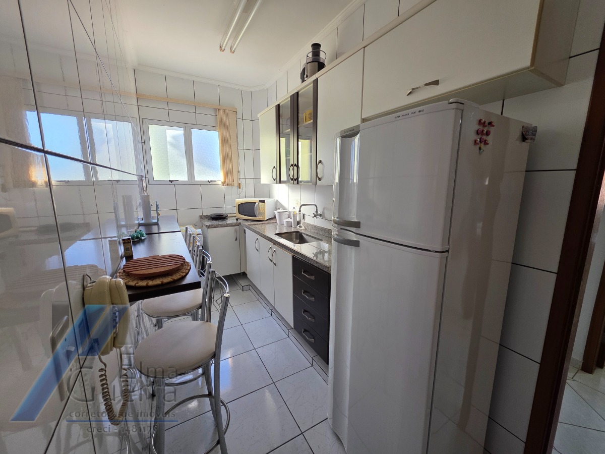 Ubatuba, Centro - Apartamento mobiliado com 2 dormitórios sendo 01 suíte e área de lazer.