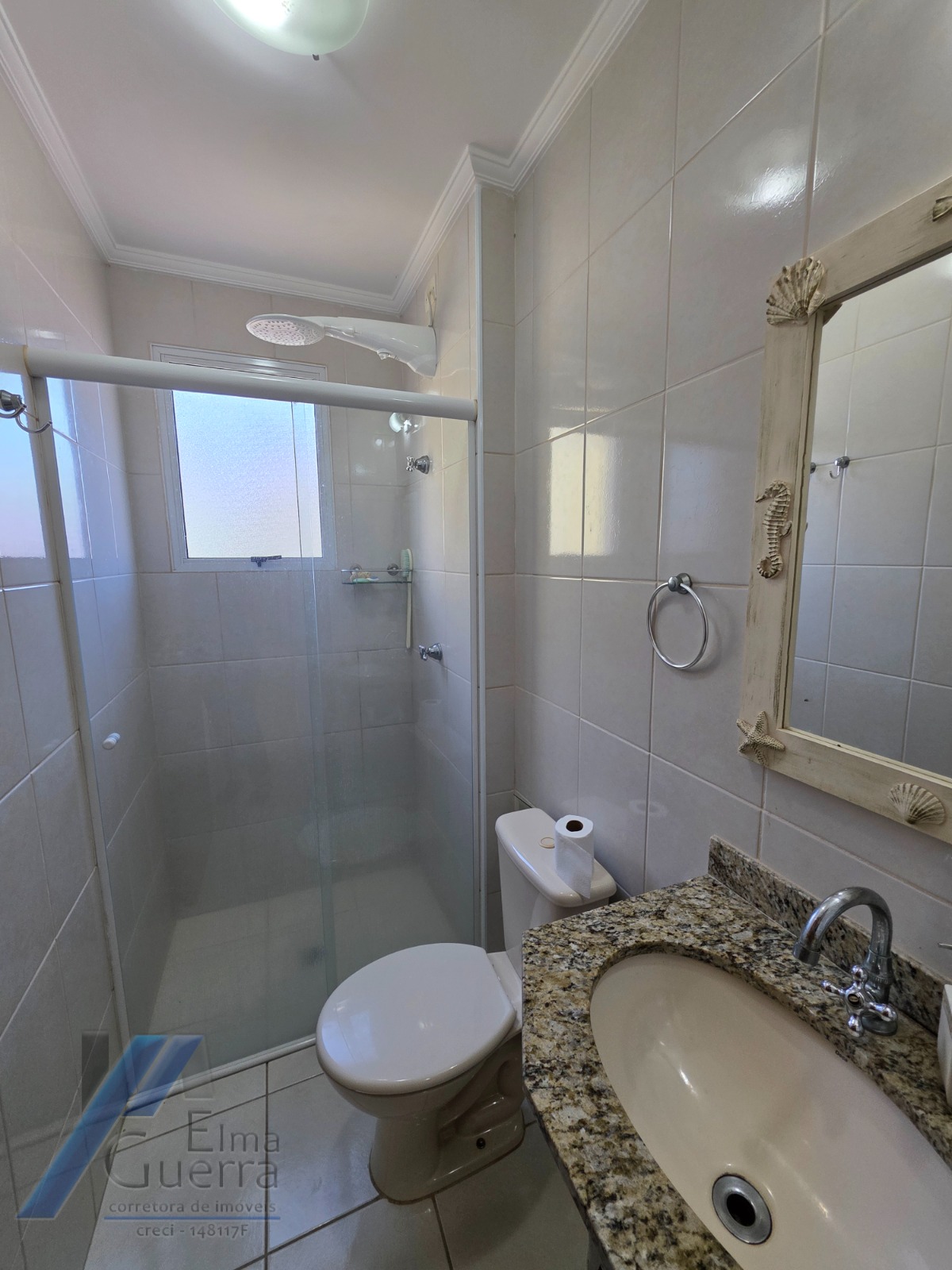 Ubatuba, Centro - Apartamento mobiliado com 2 dormitórios sendo 01 suíte e área de lazer.