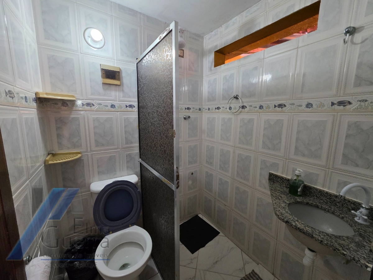 Ubatuba, Pereque-açu - Casa com 06 suíte, à 150 metros da mar.