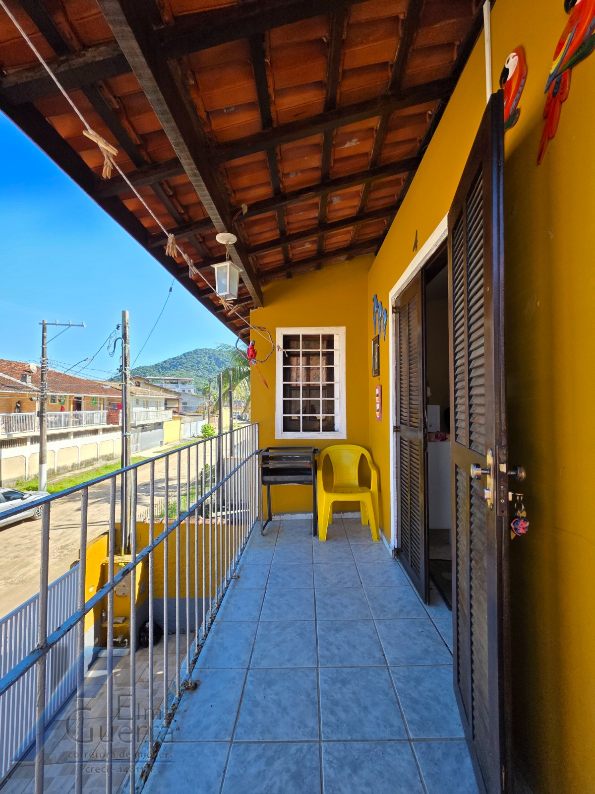 Ubatuba, Pereque-açu - Casa com 06 suíte, à 150 metros da mar.