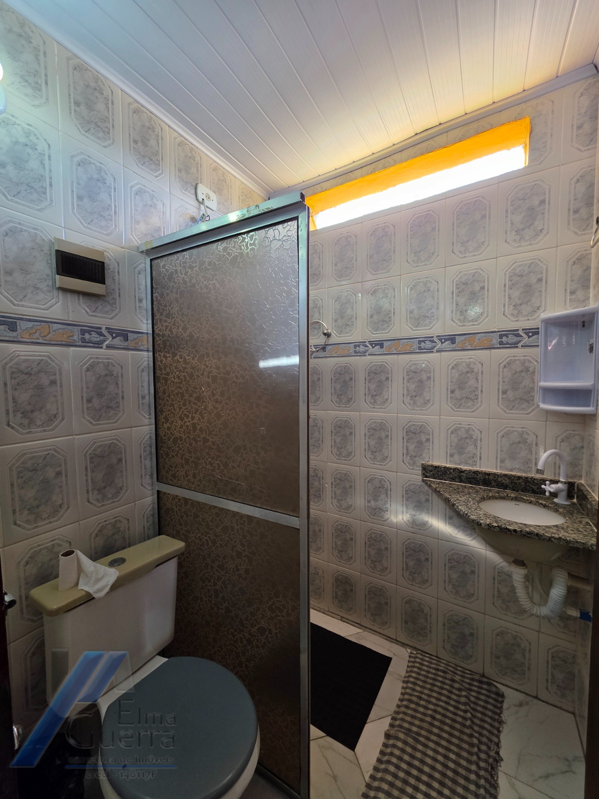 Ubatuba, Pereque-açu - Casa com 06 suíte, à 150 metros da mar.