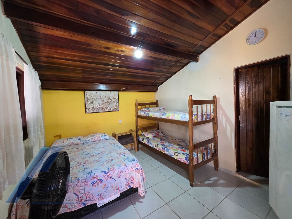 Ubatuba, Pereque-açu - Casa com 06 suíte, à 150 metros da mar.