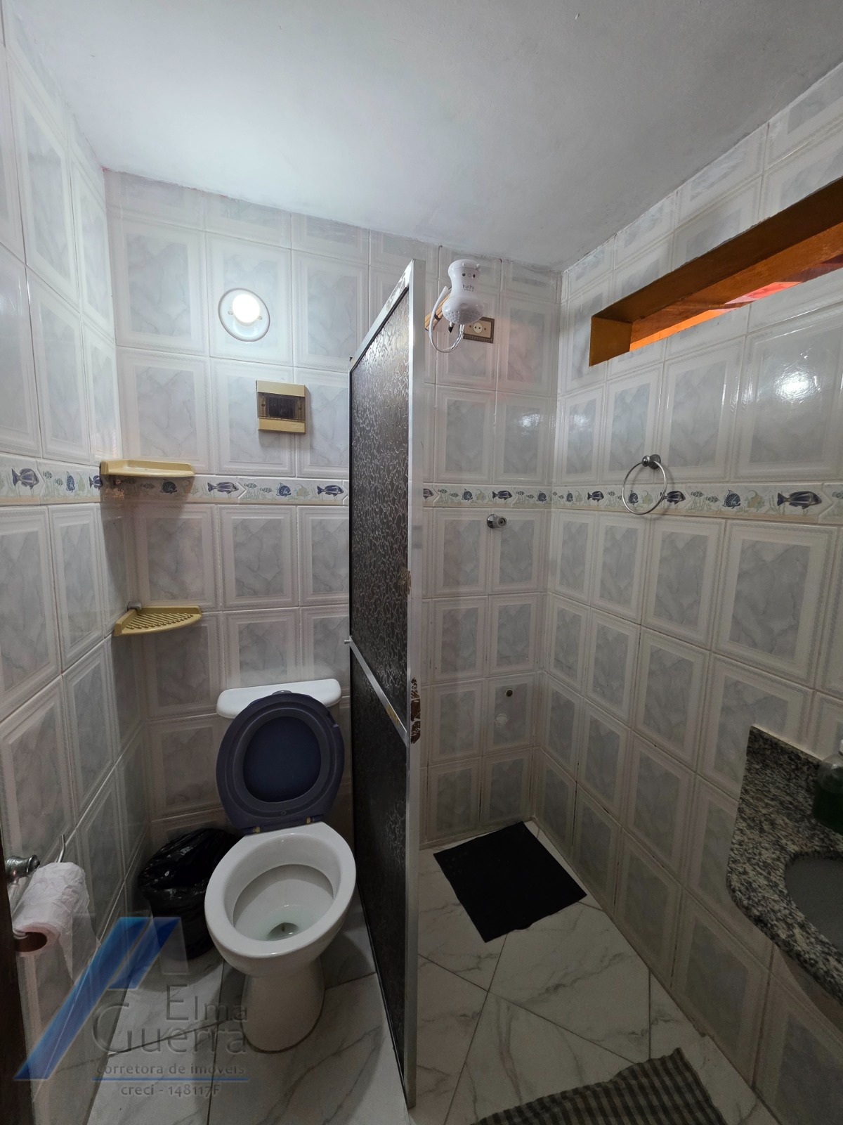 Ubatuba, Pereque-açu - Casa com 06 suíte, à 150 metros da mar.