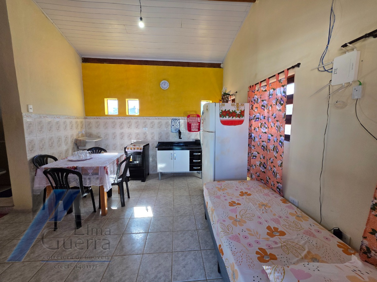 Ubatuba, Pereque-açu - Casa com 06 suíte, à 150 metros da mar.