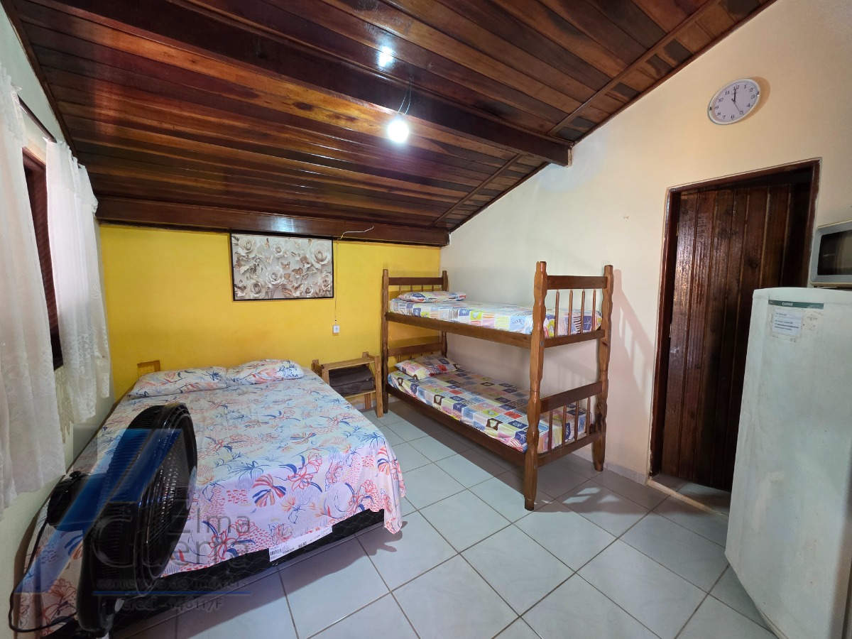 Ubatuba, Pereque-açu - Casa com 06 suíte, à 150 metros da mar.