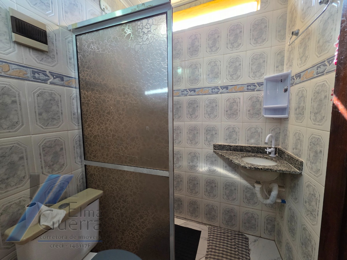 Ubatuba, Pereque-açu - Casa com 06 suíte, à 150 metros da mar.
