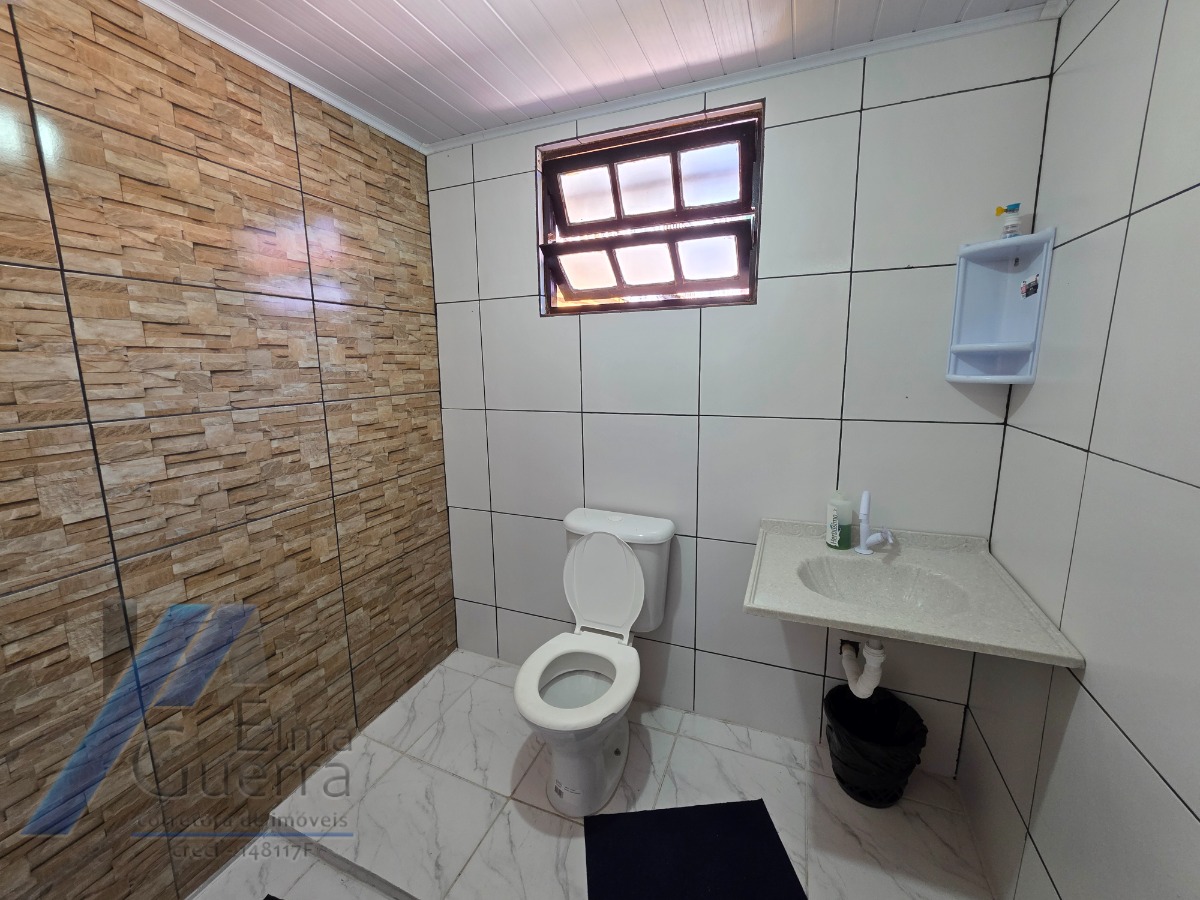 Ubatuba, Pereque-açu - Casa com 06 suíte, à 150 metros da mar.