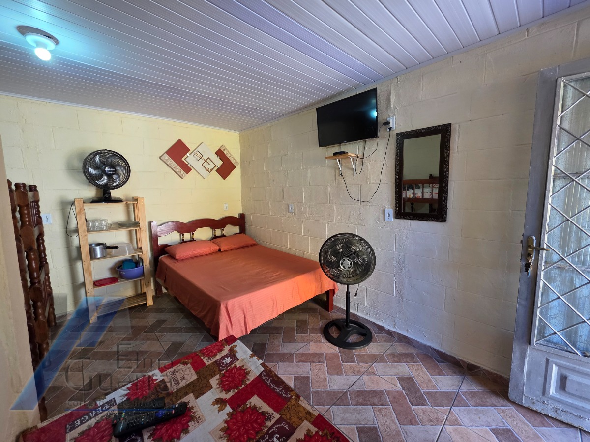 Ubatuba, Pereque-açu - Casa com 06 suíte, à 150 metros da mar.