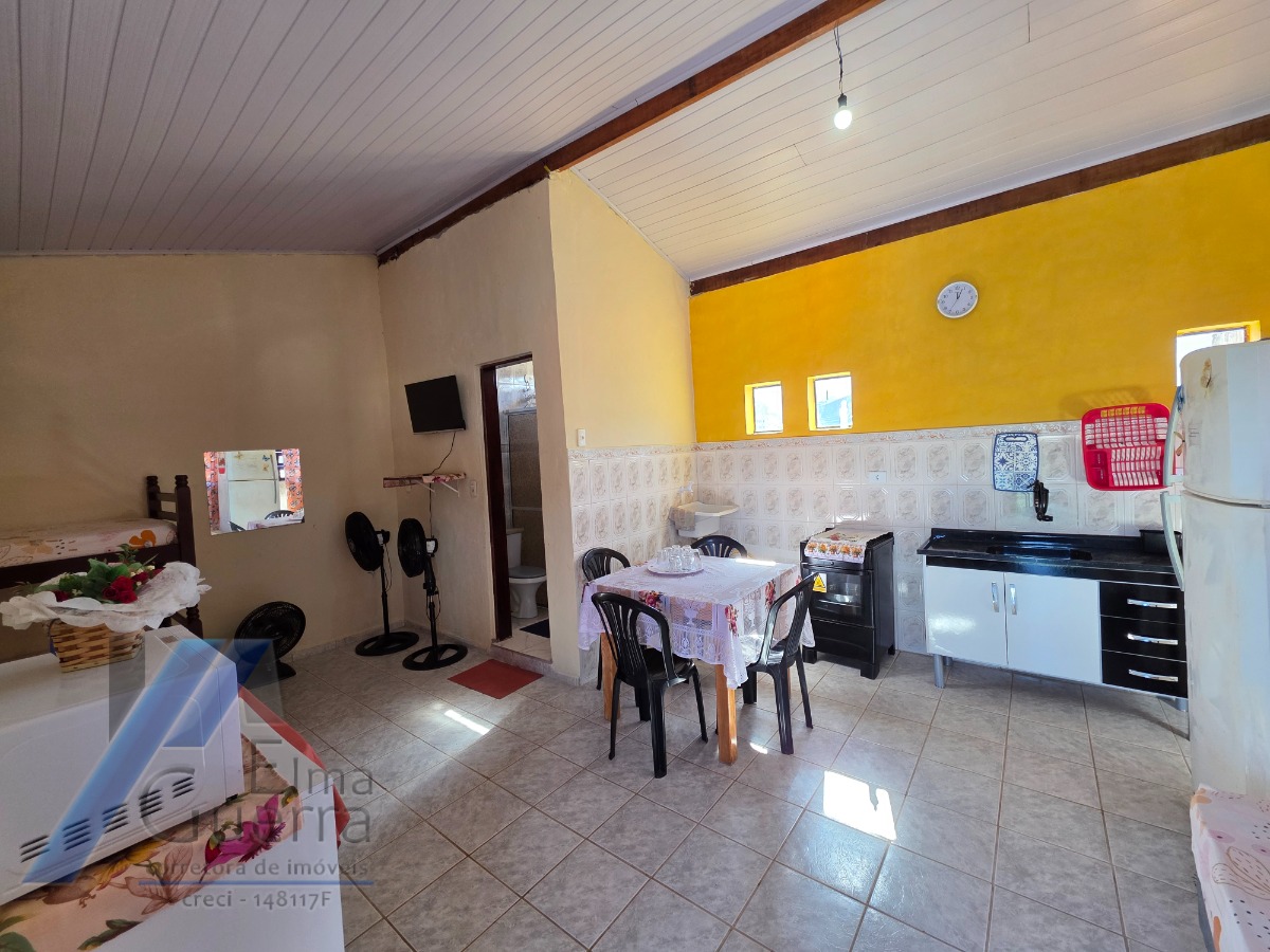 Ubatuba, Pereque-açu - Casa com 06 suíte, à 150 metros da mar.