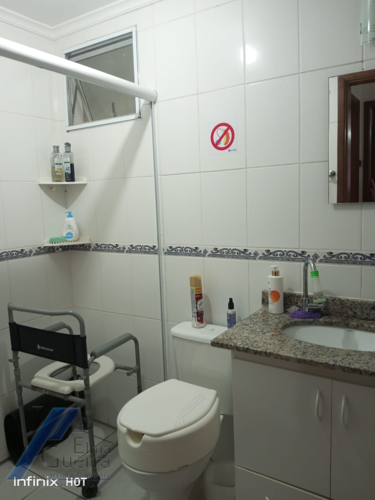 Ubatuba, Itagua - Apartamento de 02 dormitórios sendo 01 suíte, a 150 metros da praia.