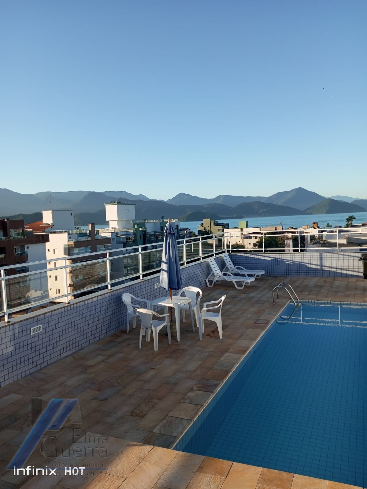 Ubatuba, Itagua - Apartamento de 02 dormitórios sendo 01 suíte, a 150 metros da praia.