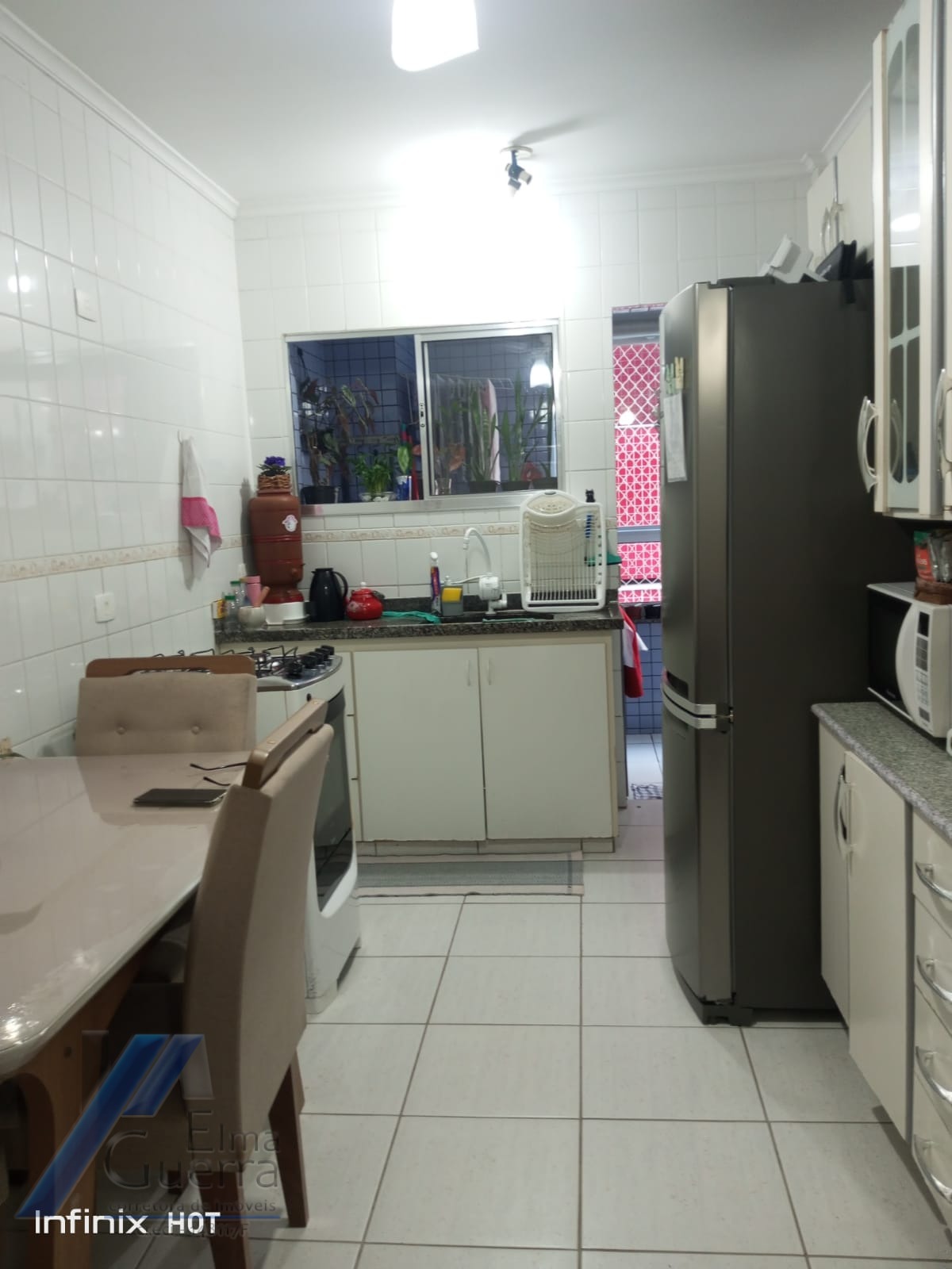 Ubatuba, Itagua - Apartamento de 02 dormitórios sendo 01 suíte, a 150 metros da praia.