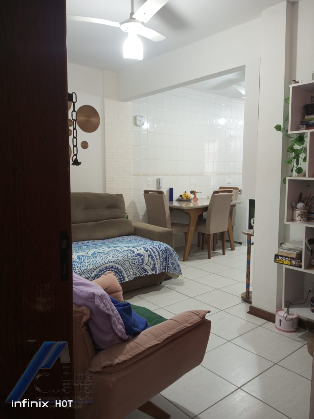 Ubatuba, Itagua - Apartamento de 02 dormitórios sendo 01 suíte, a 150 metros da praia.