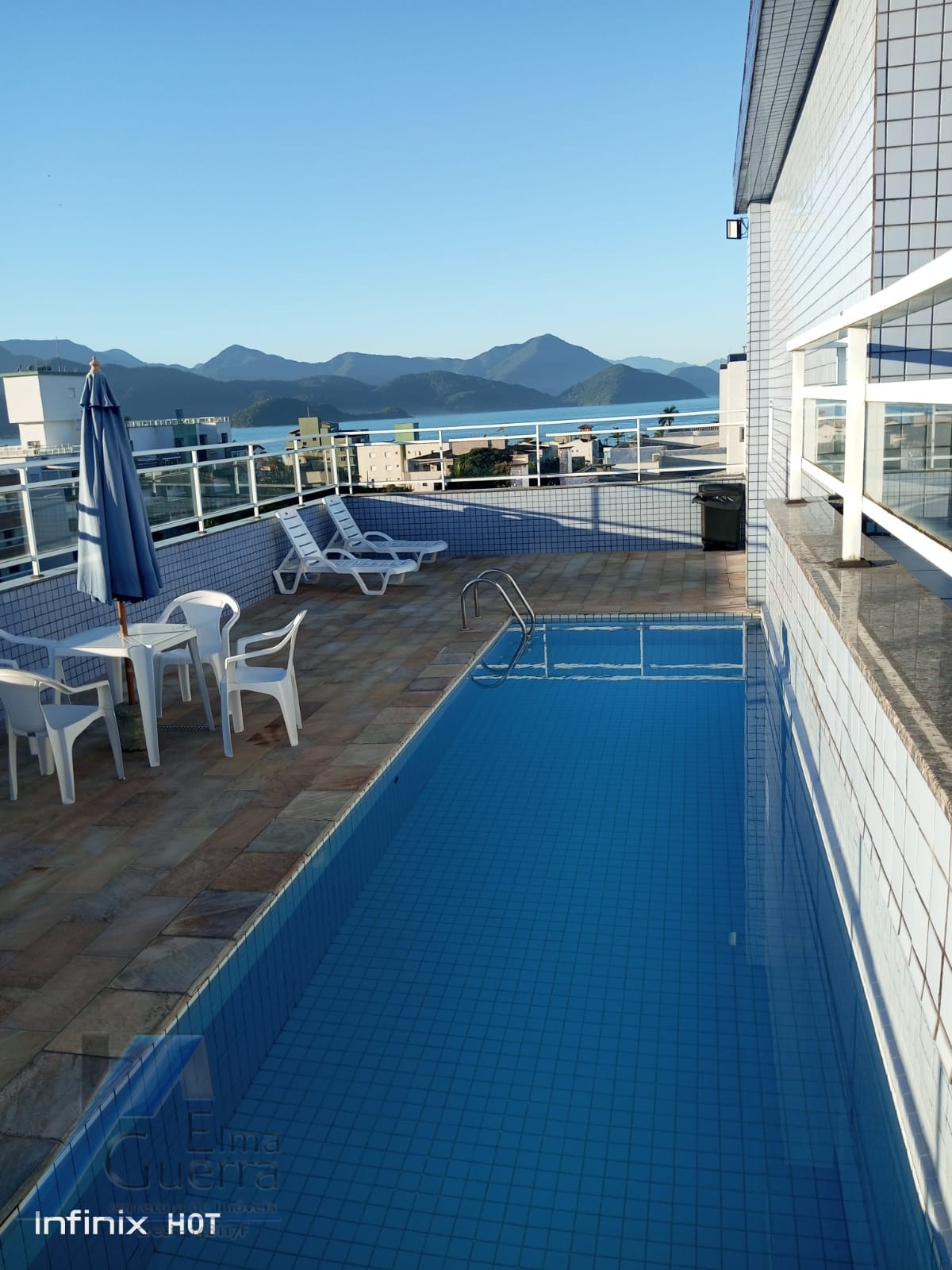 Ubatuba, Itagua - Apartamento de 02 dormitórios sendo 01 suíte, a 150 metros da praia.