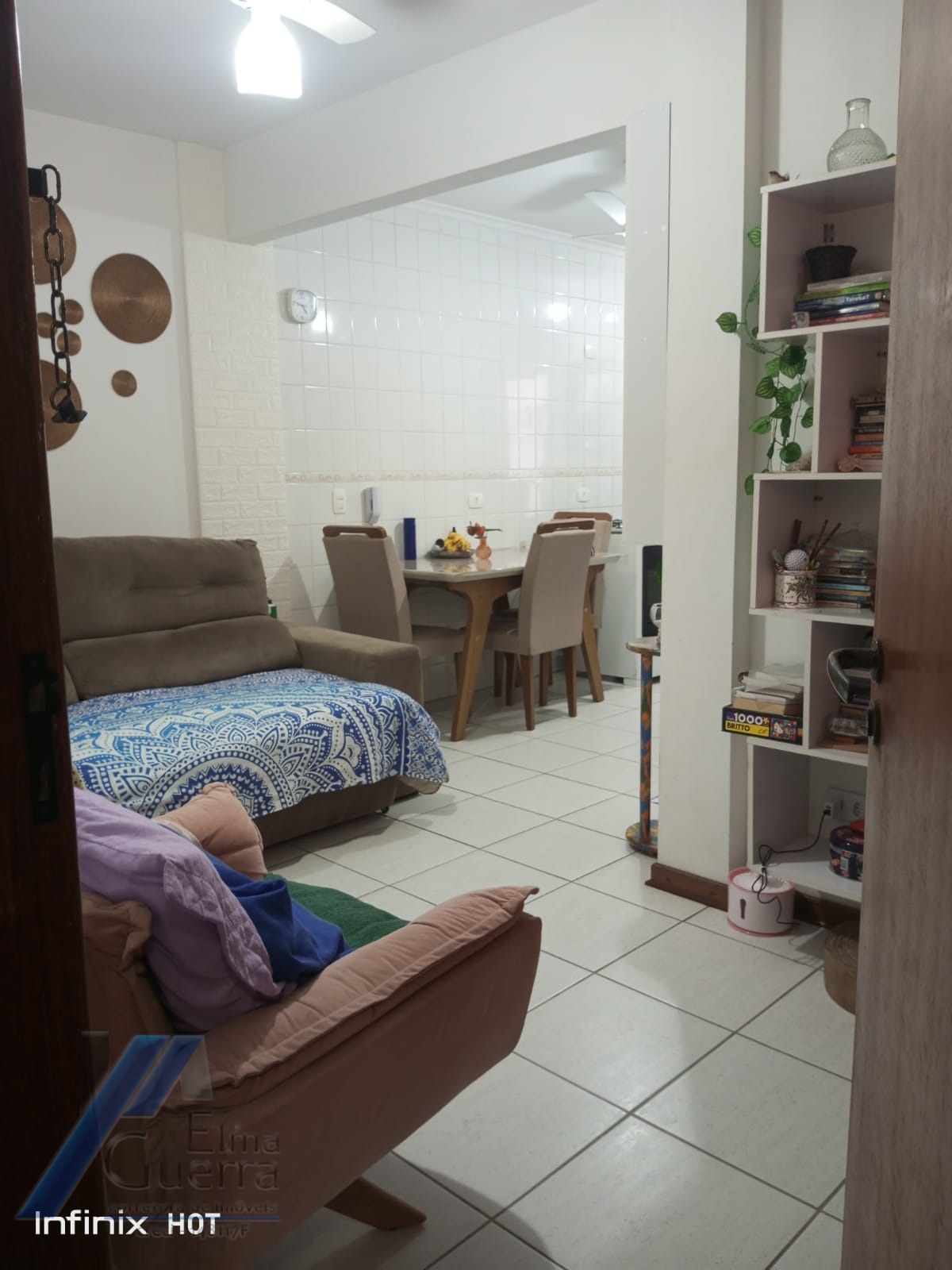 Ubatuba, Itagua - Apartamento de 02 dormitórios sendo 01 suíte, a 150 metros da praia.