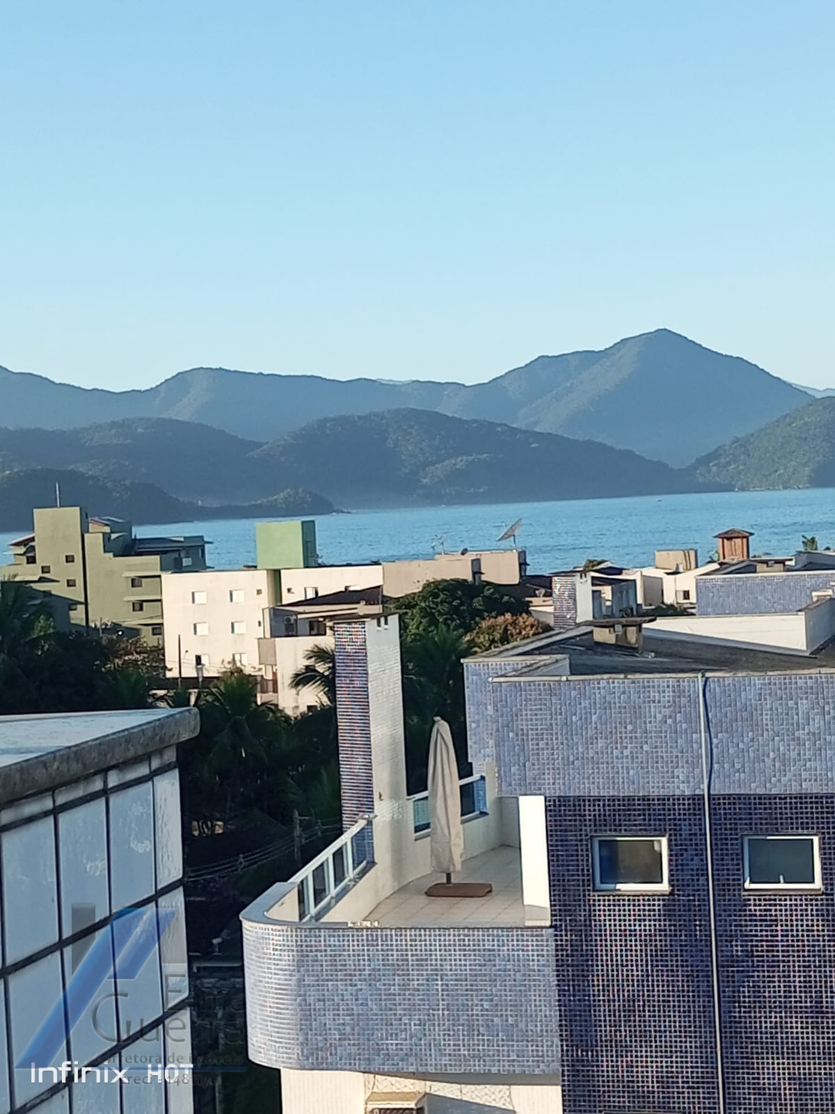 Ubatuba, Itagua - Apartamento de 02 dormitórios sendo 01 suíte, a 150 metros da praia.