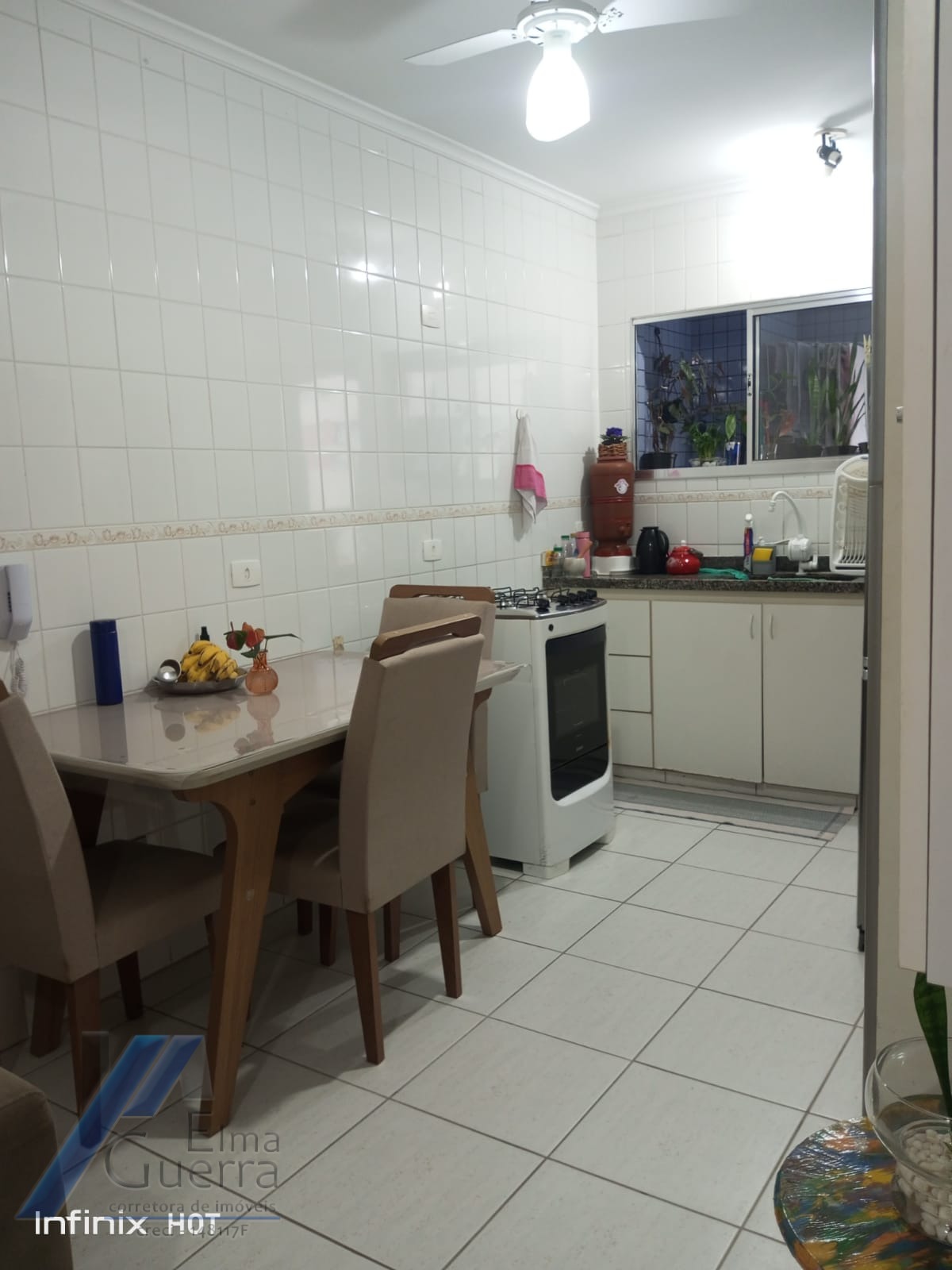 Ubatuba, Itagua - Apartamento de 02 dormitórios sendo 01 suíte, a 150 metros da praia.