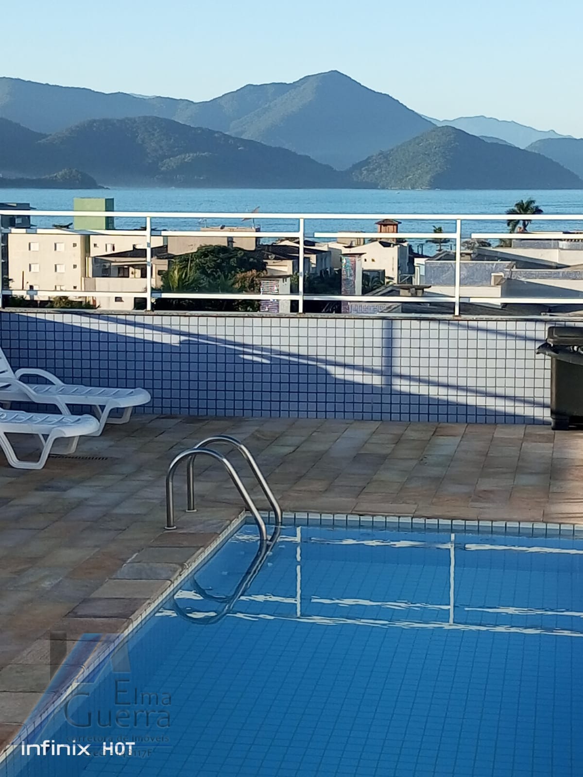 Ubatuba, Itagua - Apartamento de 02 dormitórios sendo 01 suíte, a 150 metros da praia.
