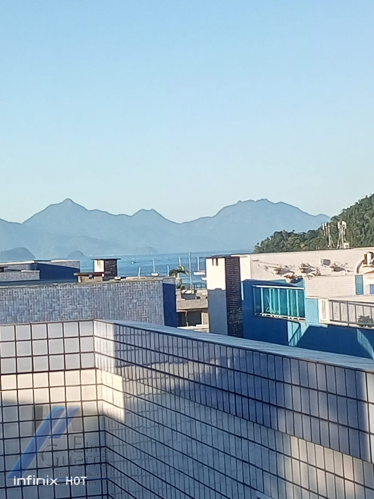 Ubatuba, Itagua - Apartamento de 02 dormitórios sendo 01 suíte, a 150 metros da praia.