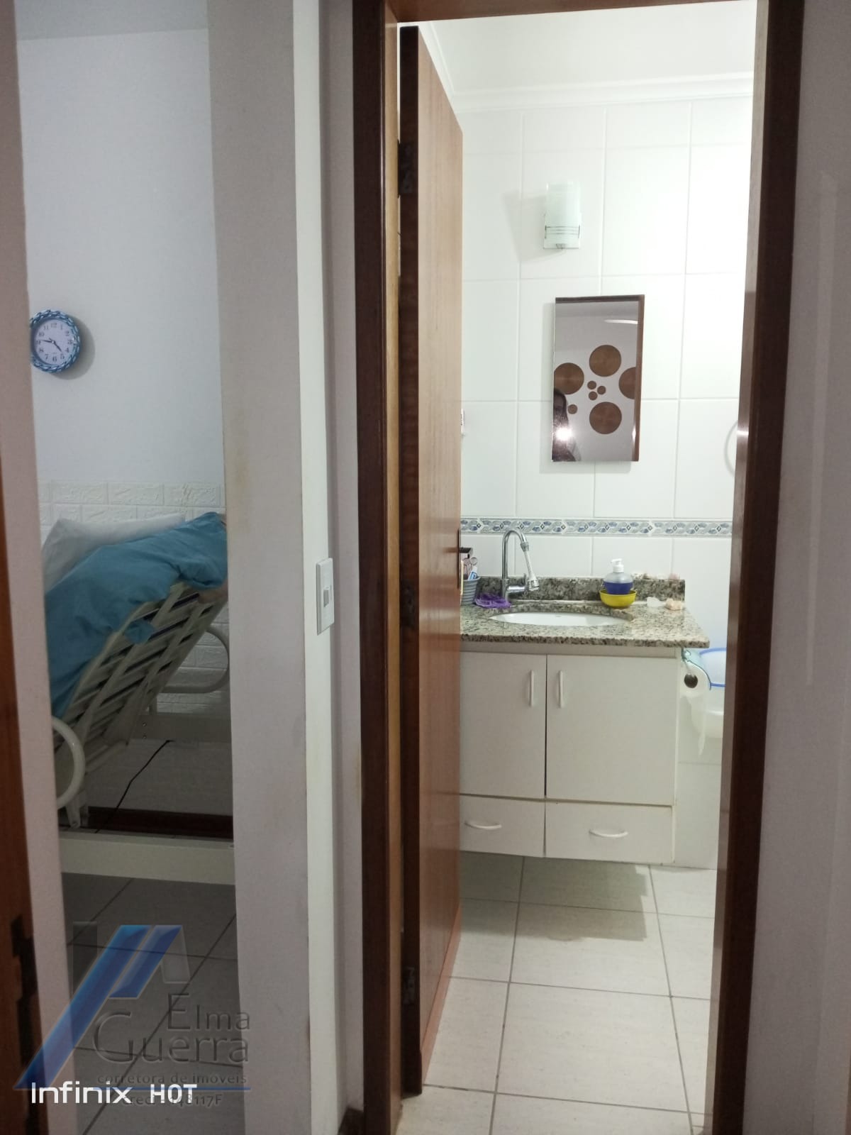 Ubatuba, Itagua - Apartamento de 02 dormitórios sendo 01 suíte, a 150 metros da praia.