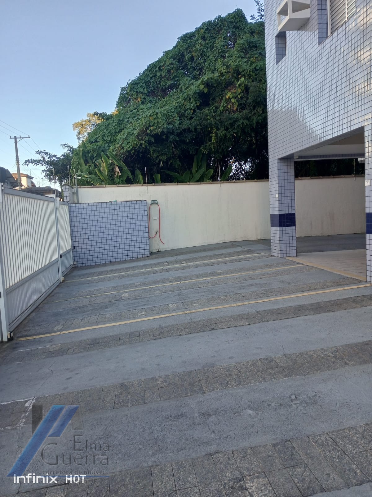 Ubatuba, Itagua - Apartamento de 02 dormitórios sendo 01 suíte, a 150 metros da praia.