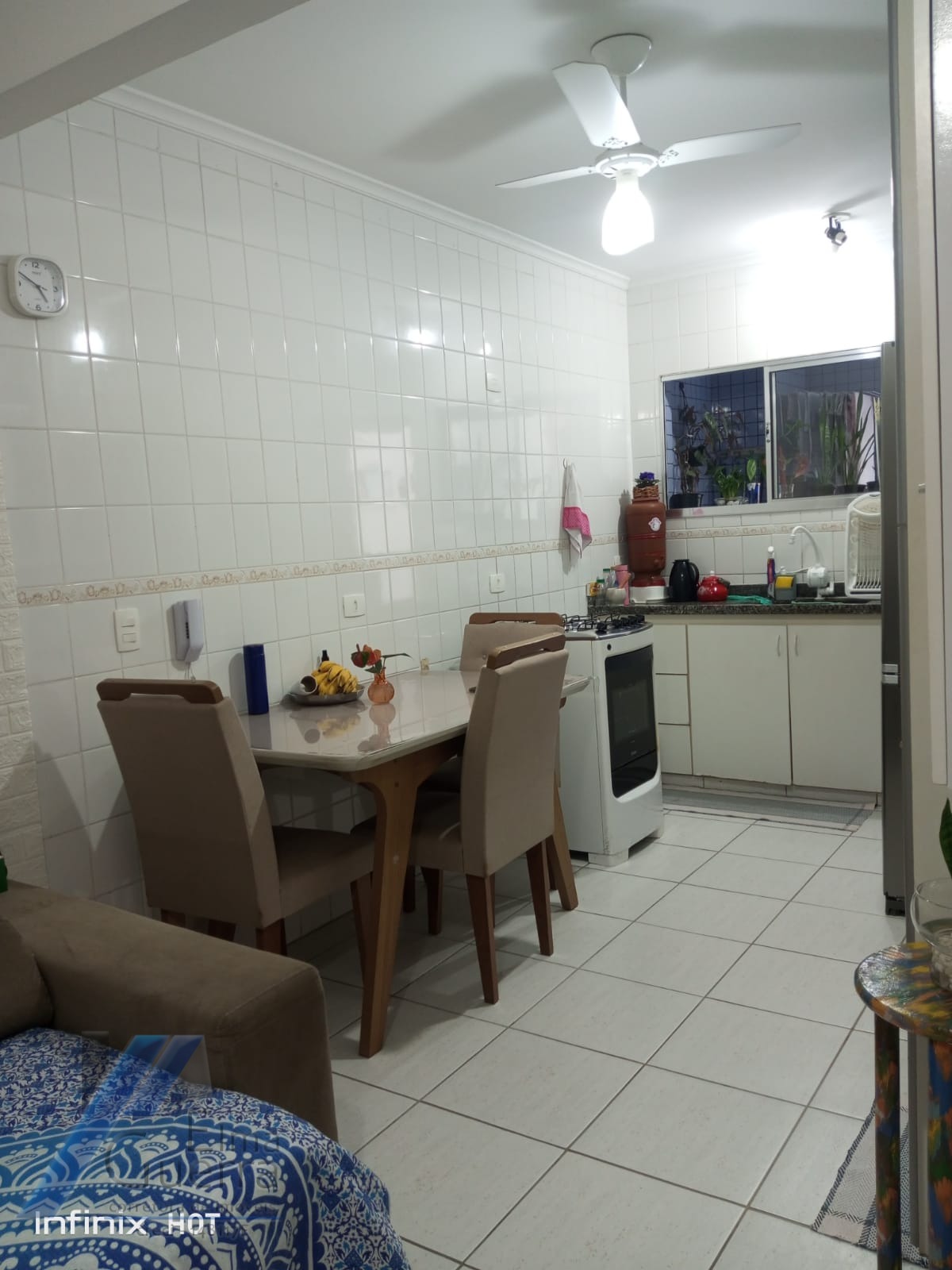 Ubatuba, Itagua - Apartamento de 02 dormitórios sendo 01 suíte, a 150 metros da praia.