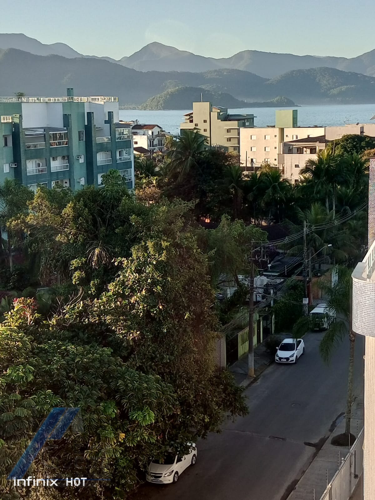 Ubatuba, Itagua - Apartamento de 02 dormitórios sendo 01 suíte, a 150 metros da praia.