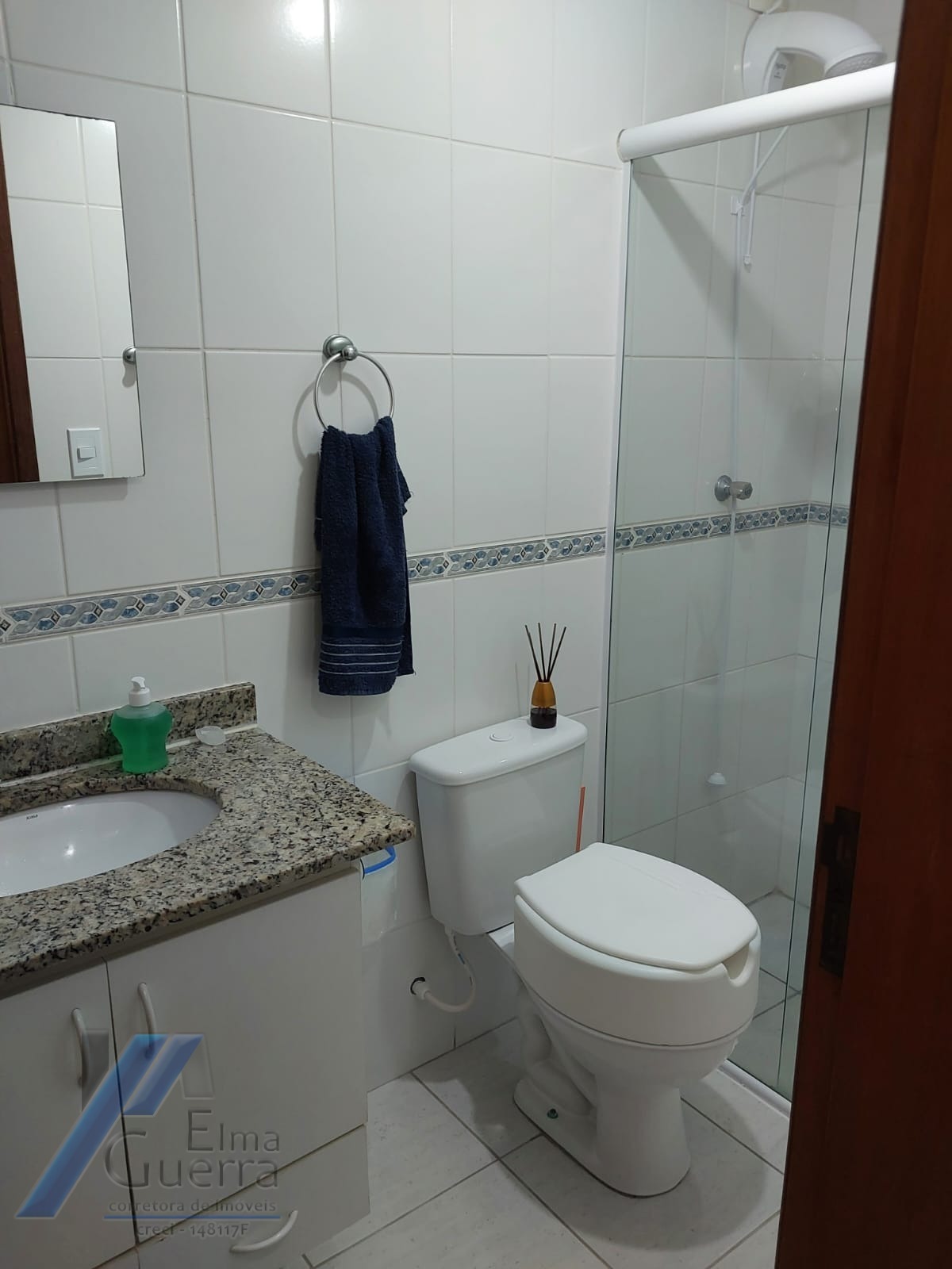 Ubatuba, Itagua - Apartamento de 02 dormitórios sendo 01 suíte, a 150 metros da praia.