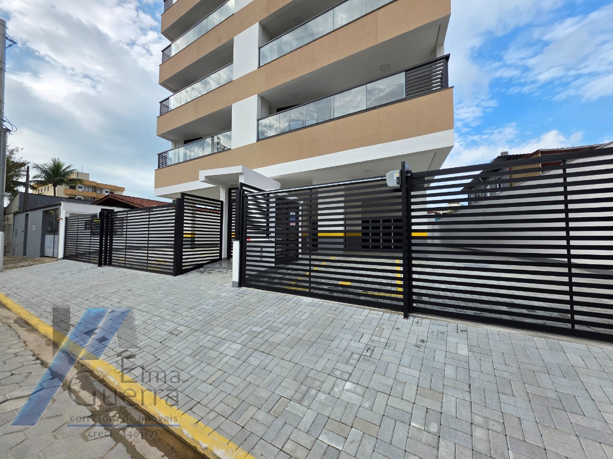 Ubatuba, Itaguá - Apartamento com 02 dormitórios sendo 01 suíte e área de lazer em local tranquilo.