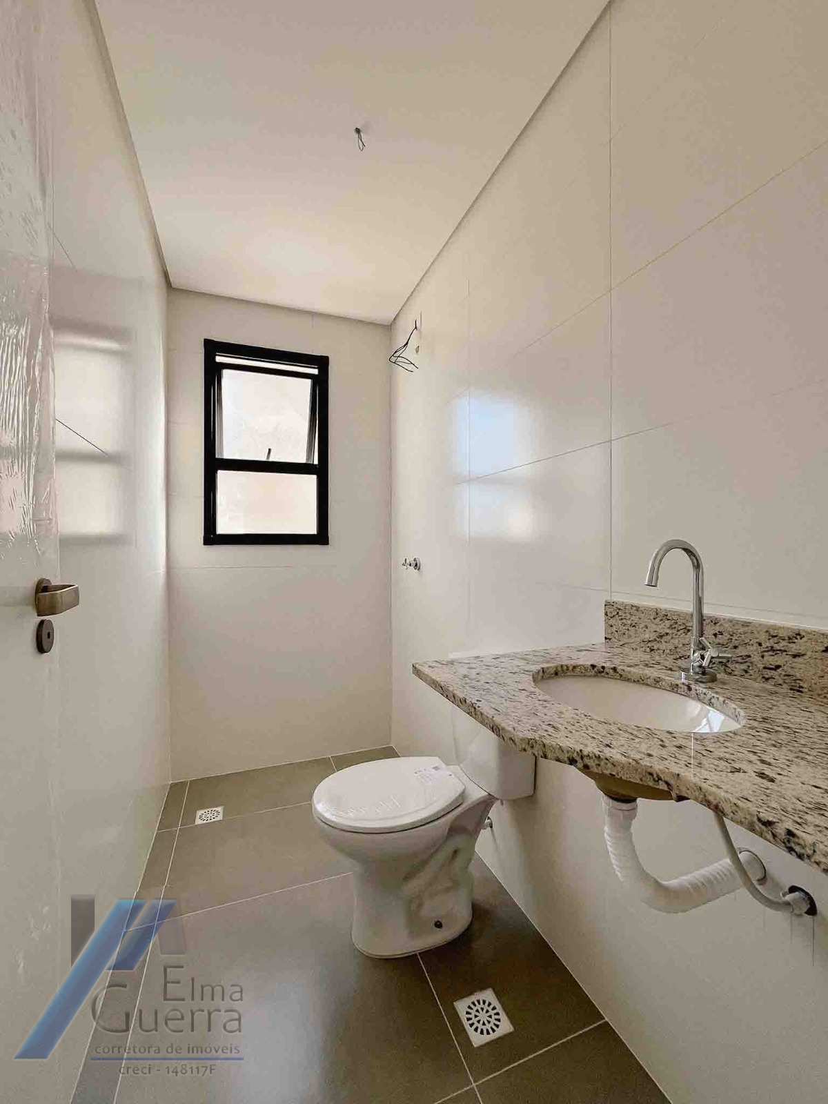 Ubatuba, Itaguá - Apartamento com 02 dormitórios sendo 01 suíte e área de lazer em local tranquilo.