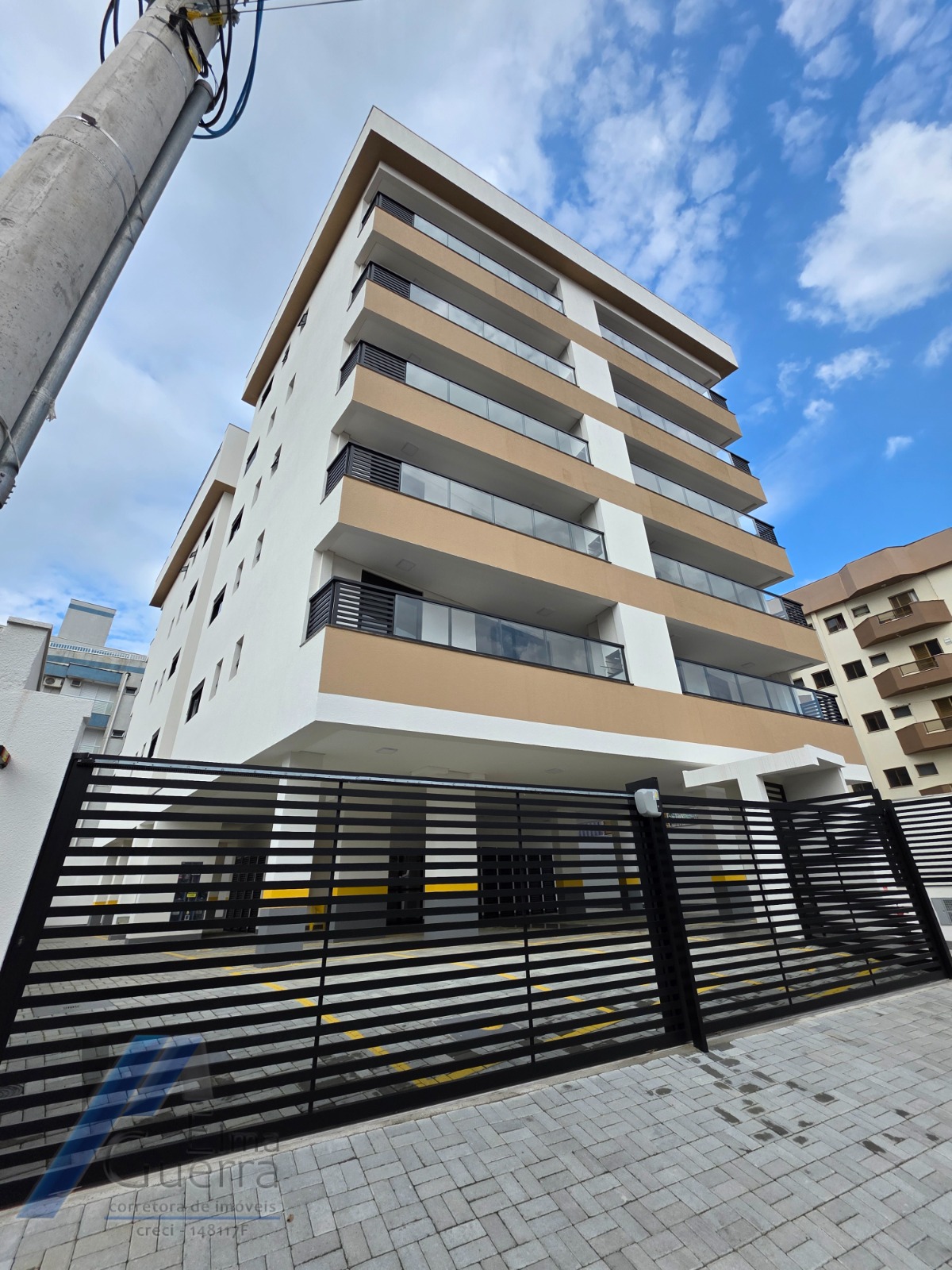 Ubatuba, Itaguá - Apartamento com 02 dormitórios sendo 01 suíte e área de lazer em local tranquilo.