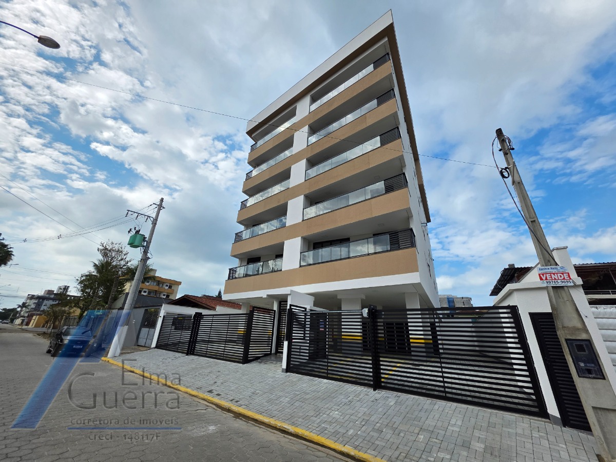 Ubatuba, Itaguá - Apartamento com 02 dormitórios sendo 01 suíte e área de lazer em local tranquilo.