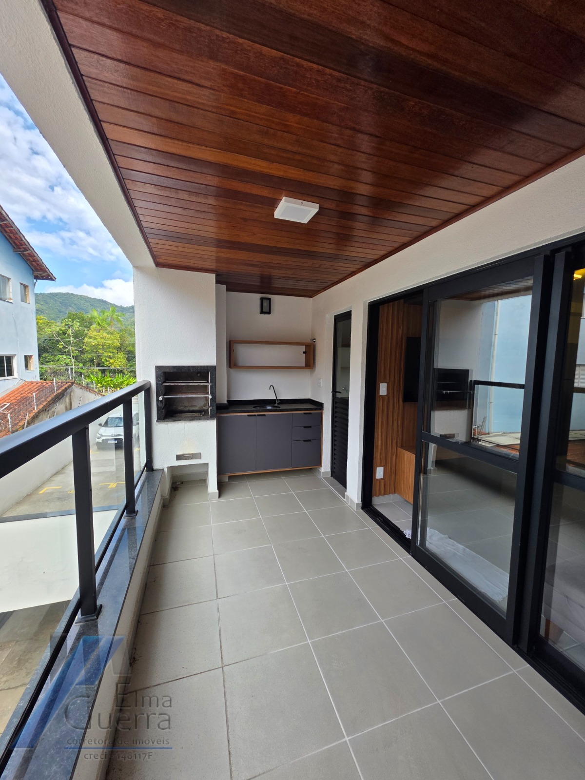 Ubatuba, Itaguá - Apartamento mobiliado com 02 dormitórios sendo 01 suíte e área de lazer.