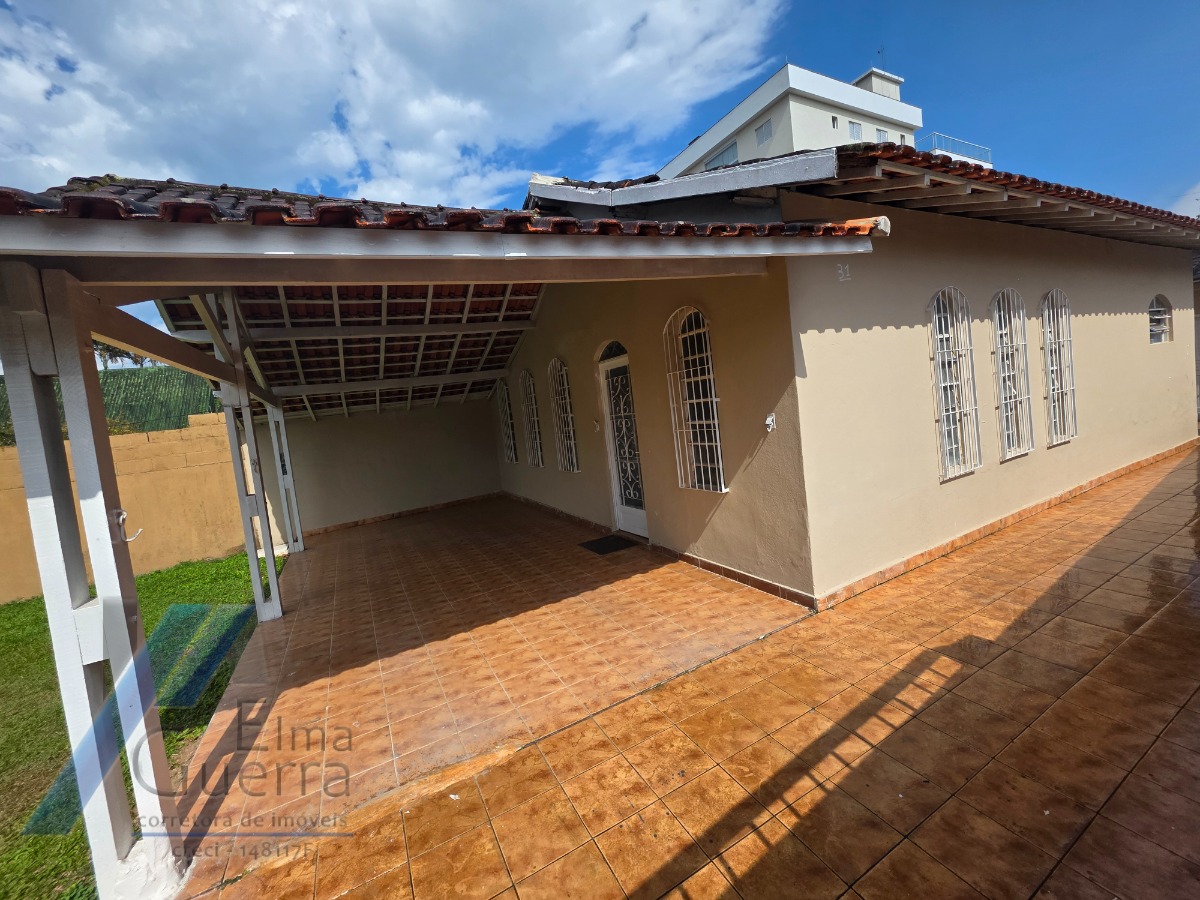 Ubatuba, Pereque - Açu - Casa com 02 dormitórios, com terreno de 357 m2 com área construída 132m2..