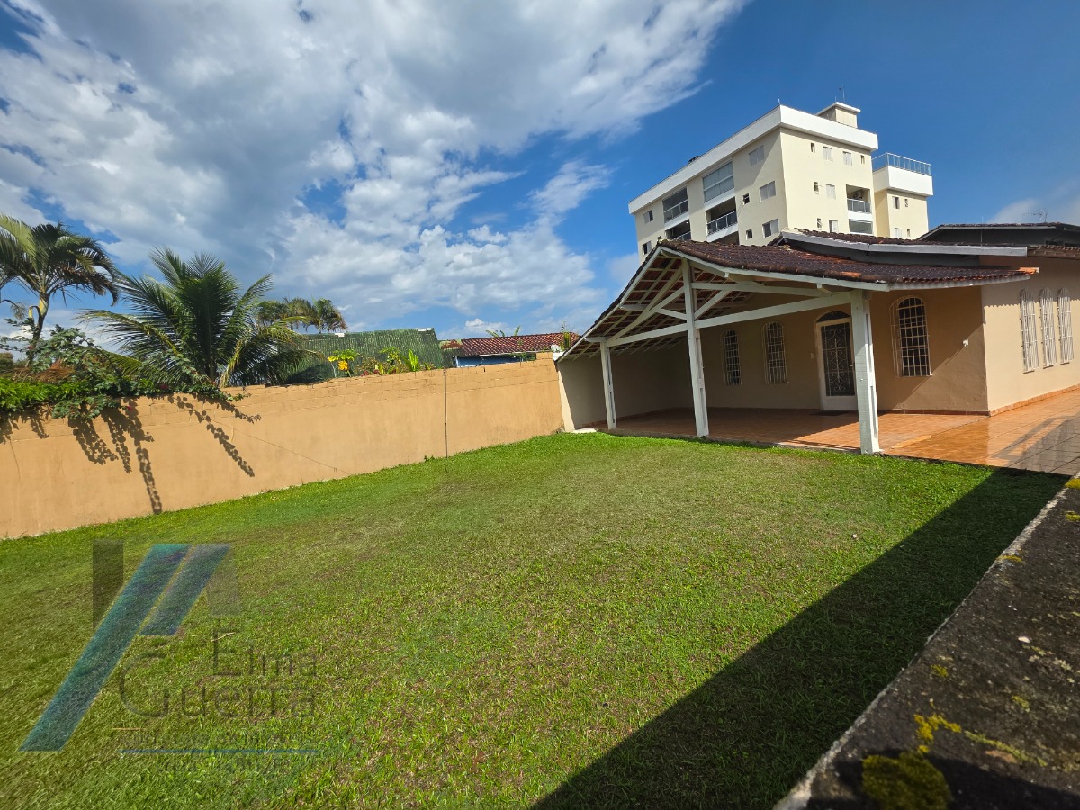 Ubatuba, Pereque - Açu - Casa com 02 dormitórios, com terreno de 357 m2 com área construída 132m2..
