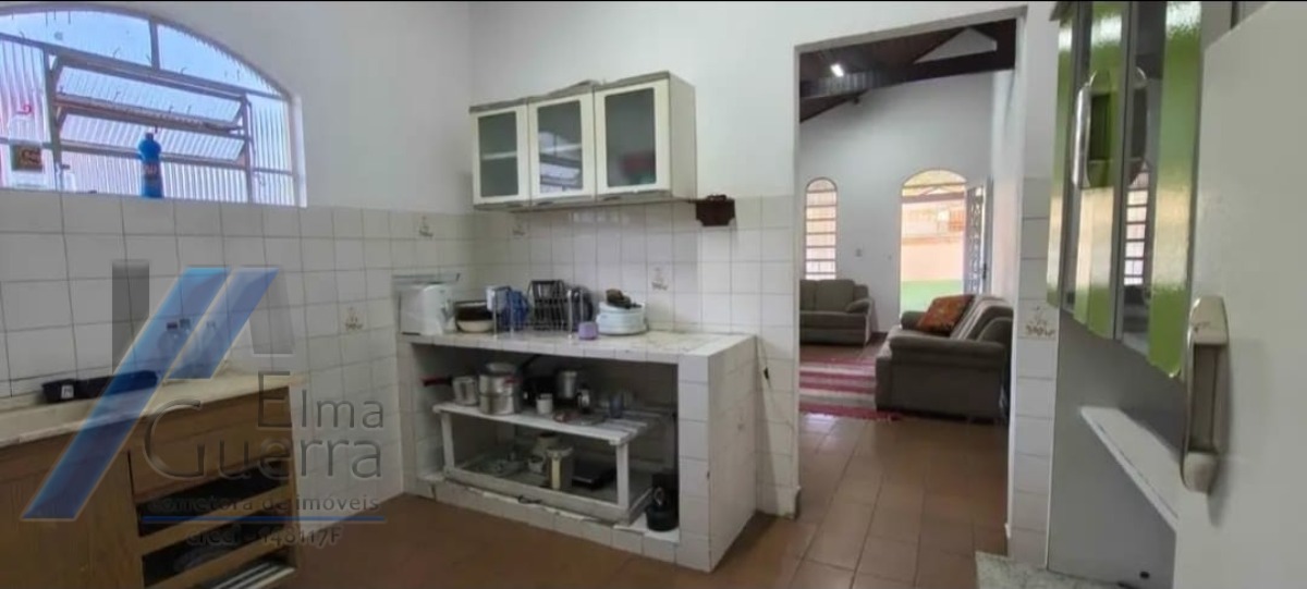 Ubatuba, Pereque - Açu - Casa com 02 dormitórios, com terreno de 357 m2 com área construída 132m2..