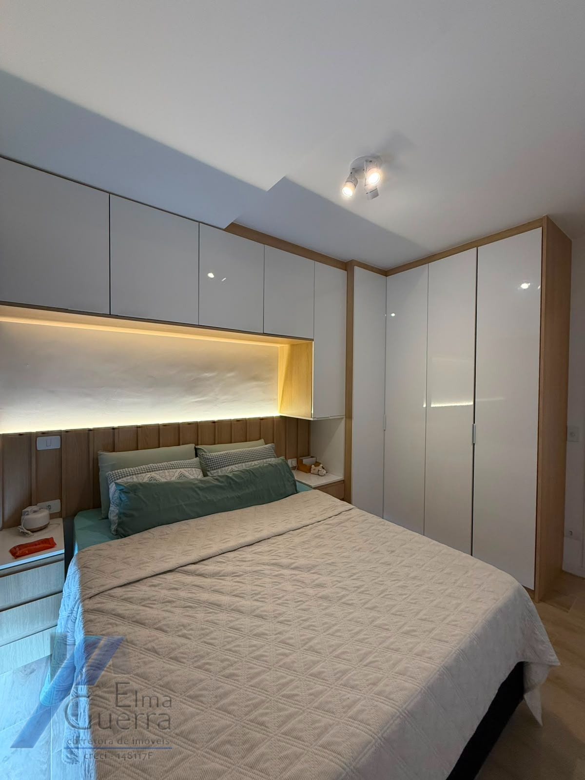 Ubatuba, Itaguá - Apartamento mobiliada com 02 dormitórios sendo 01 suíte, área de lazer completa.