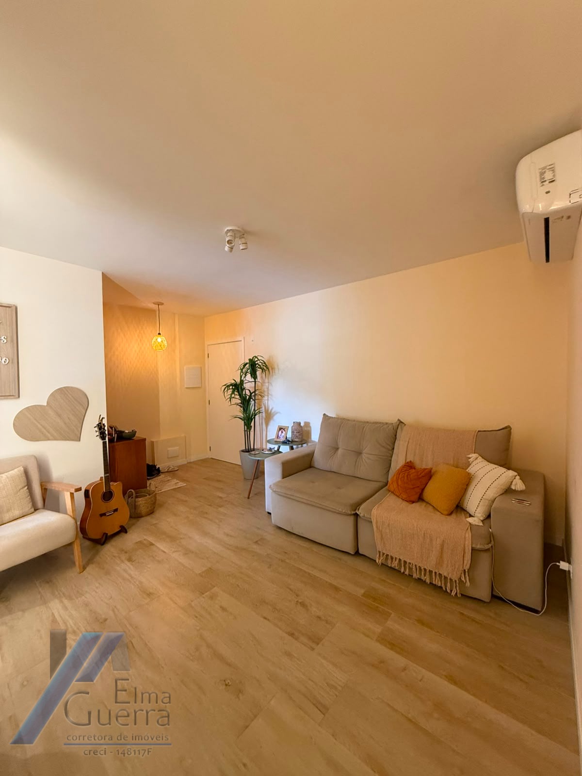 Ubatuba, Itaguá - Apartamento mobiliada com 02 dormitórios sendo 01 suíte, área de lazer completa.