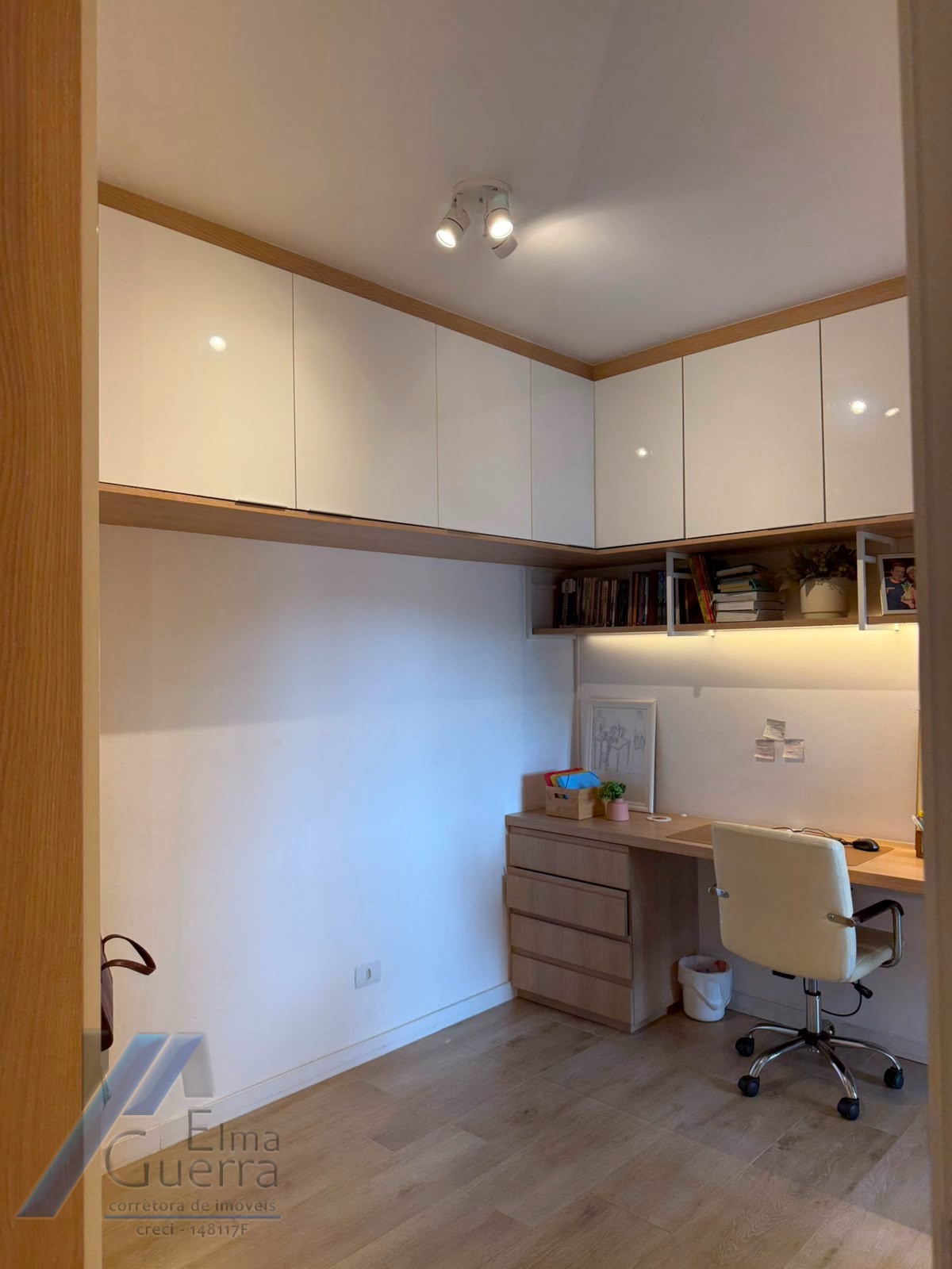 Ubatuba, Itaguá - Apartamento mobiliada com 02 dormitórios sendo 01 suíte, área de lazer completa.