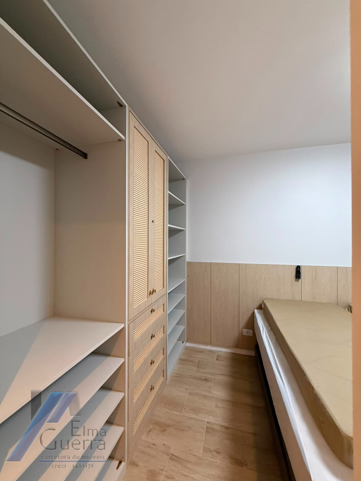 Ubatuba, Itaguá - Apartamento mobiliada com 03 dormitórios sendo 01 suíte, área de lazer completa.