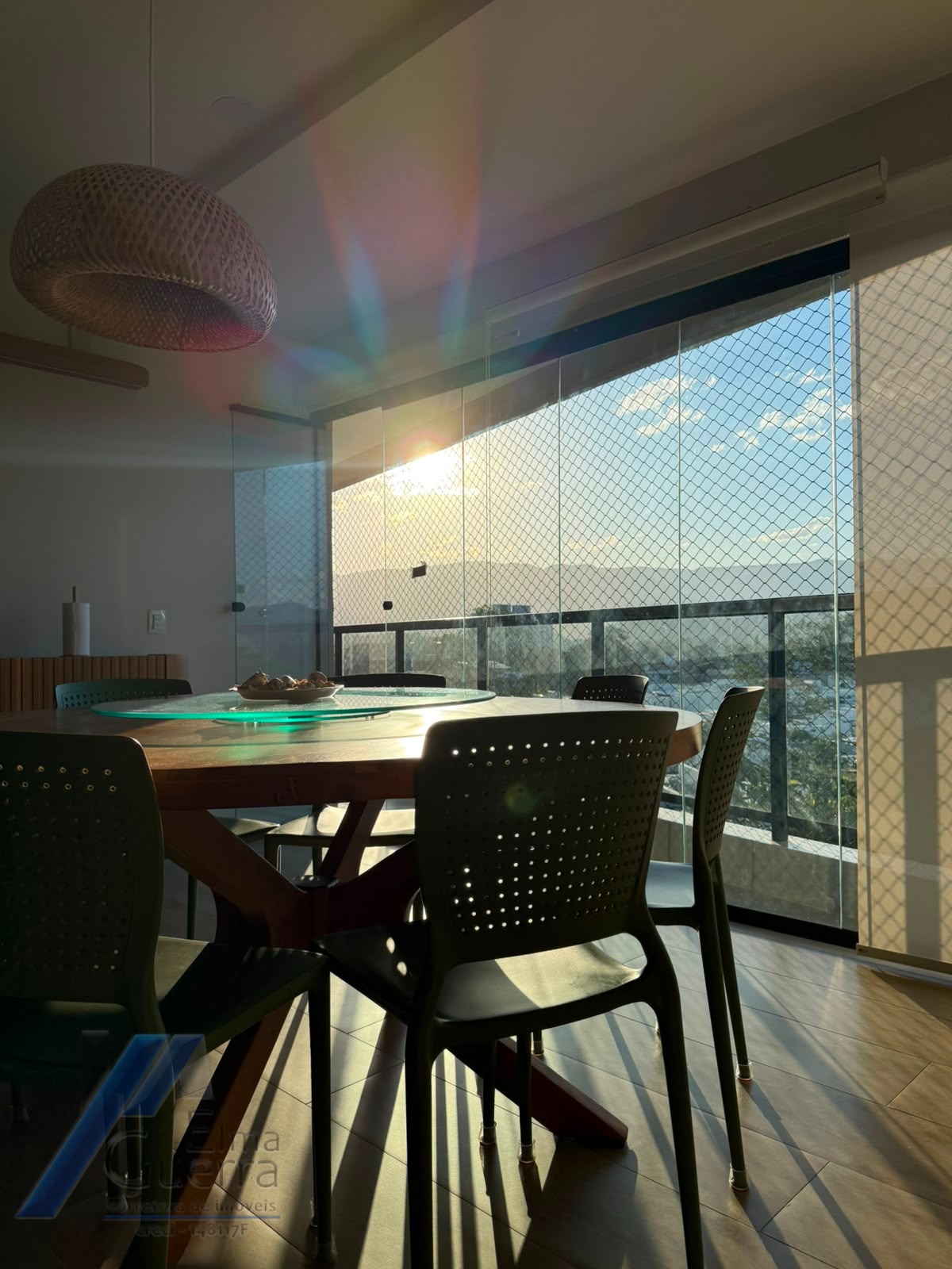 Ubatuba, Itaguá - Apartamento mobiliada com 03 dormitórios sendo 01 suíte, área de lazer completa.