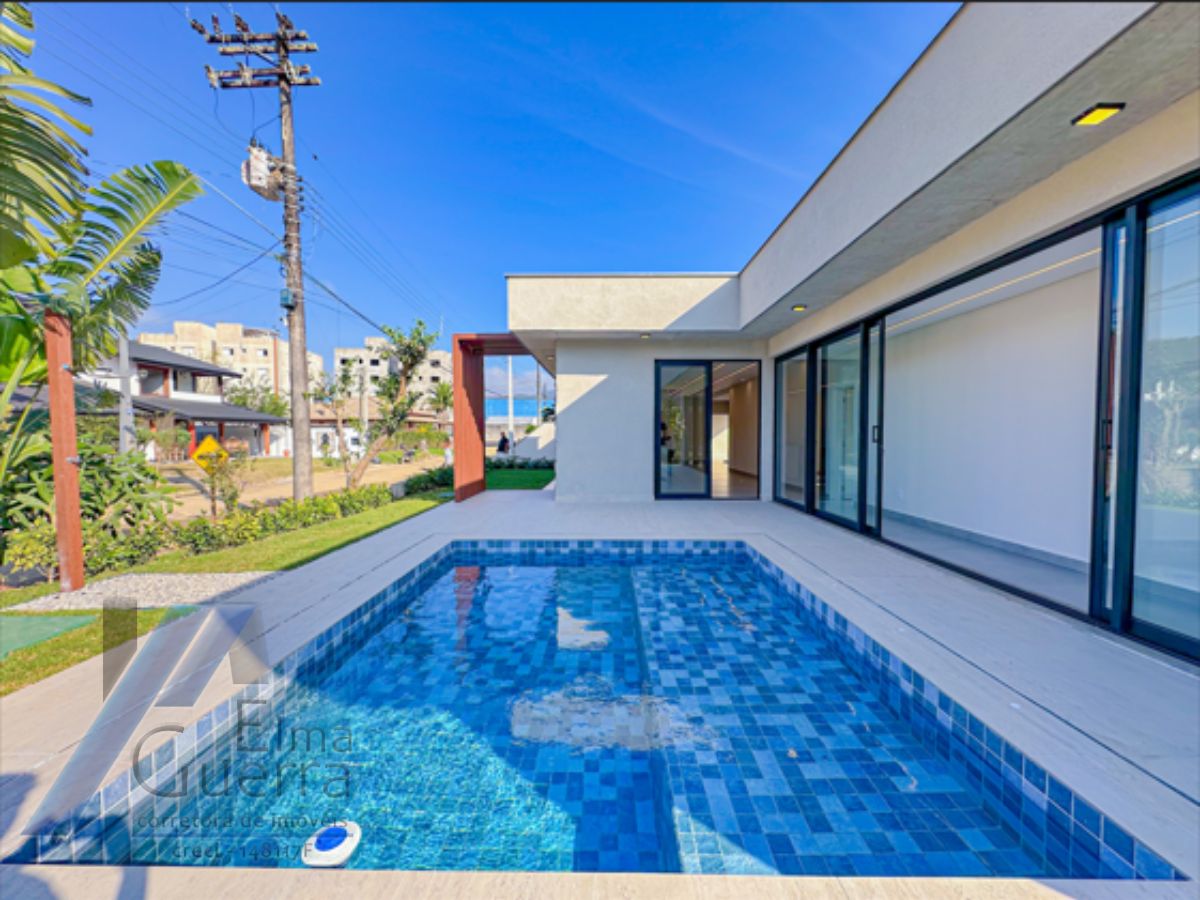 Casa, 3 quartos, 243 m² - Foto 1