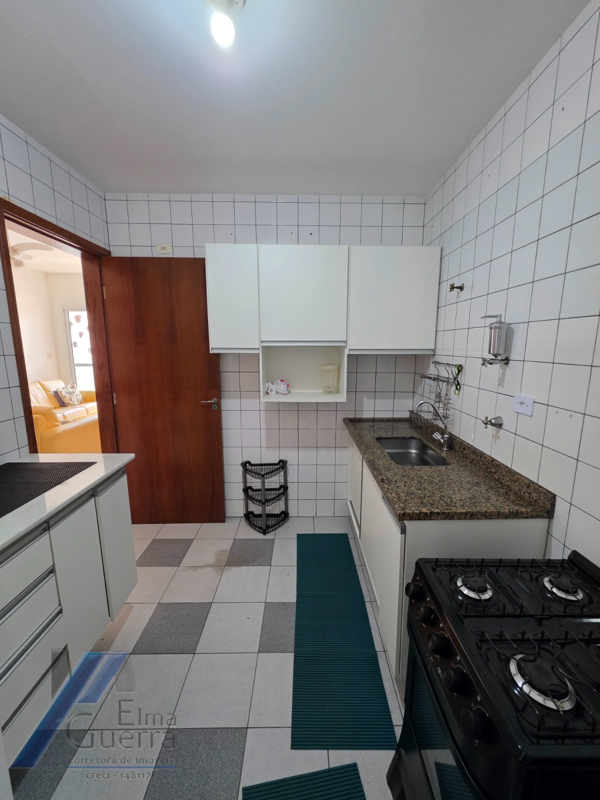 Ubatuba, Centro - Apartamento mobiliado com 03 dormitórios sendo 01 suíte e área de lazer.