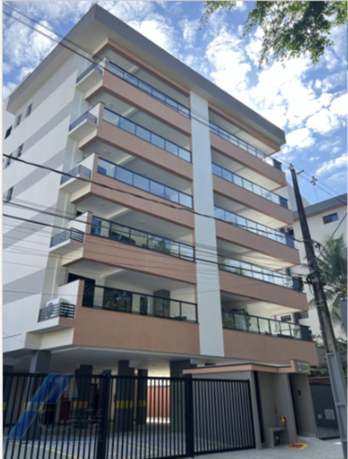 Ubatuba, Itagua - Apartamento com 02 dormitórios sendo 01 suíte e área de lazer.