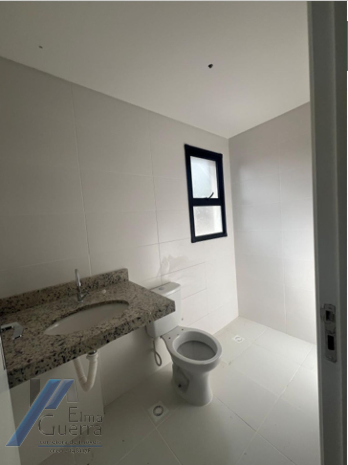 Ubatuba, Itagua - Apartamento com 02 dormitórios sendo 01 suíte e área de lazer.
