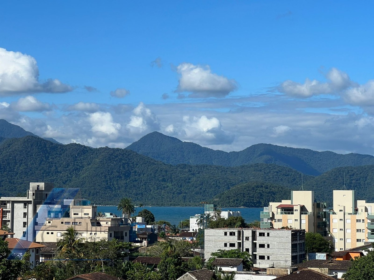 Ubatuba, Itaguá - Apartamento cobertura com 03 suítes e área de lazer com vista para o mar.